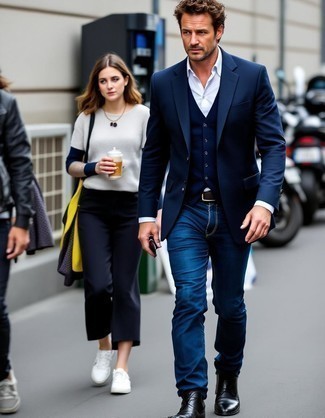 С чем носить темно-сине-красный пиджак мужчине