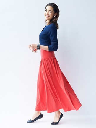 С чем носить темно-сине-красный кардиган женщине