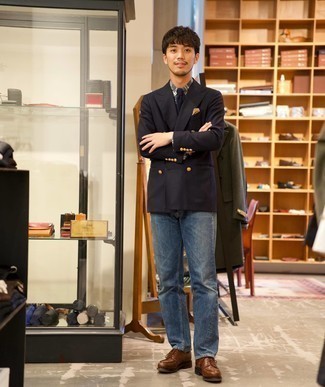 С чем носить темно-сине-красный двубортный пиджак мужчине