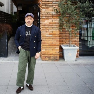 С чем носить темно-сине-красный двубортный пиджак мужчине