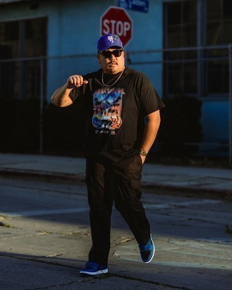 С чем носить темно-сине-красные кожаные низкие кеды мужчине