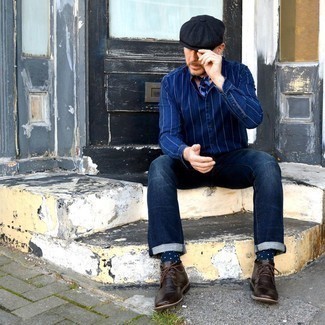 С чем носить темно-сине-красный шарф мужчине