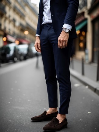 Какие лоферы носить с темно-сине-красным костюмом