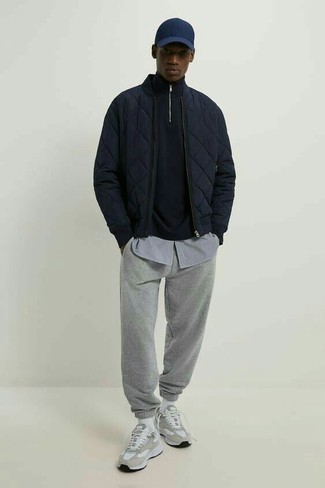 С чем носить темно-сине-белую бейсболку мужчине