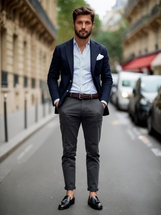 Какие лоферы носить с темно-сине-белым пиджаком мужчине