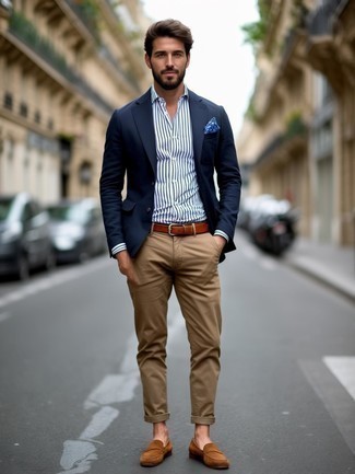 Какие лоферы носить с темно-сине-белым пиджаком мужчине