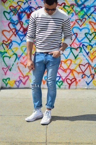 С чем носить темно-сине-белые часы из плотной ткани мужчине