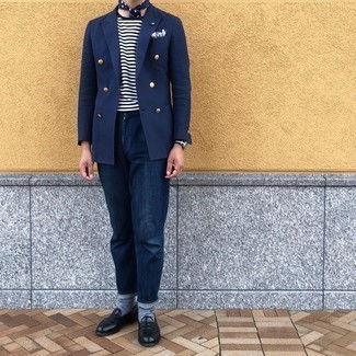 С чем носить темно-сине-белые часы из плотной ткани мужчине