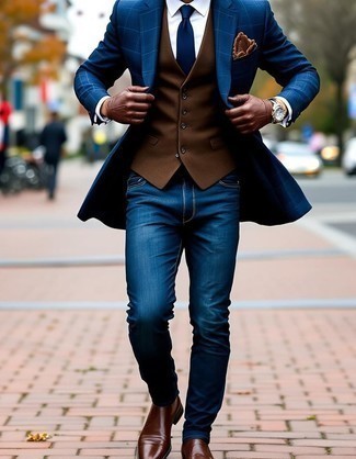 С чем носить темно-сине-белый пиджак в клетку мужчине