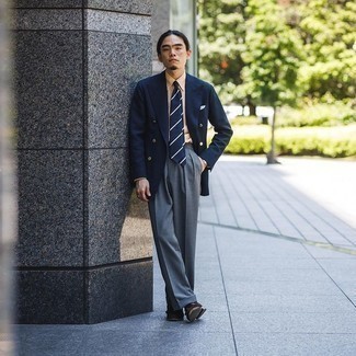 С чем носить темно-сине-белый двубортный пиджак мужчине