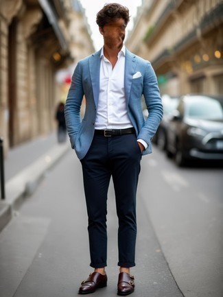 С чем носить темно-сине-белые классические брюки мужчине