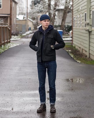 С чем носить темно-сине-белый худи мужчине