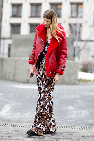 С чем носить темно-сине-белое платье-макси