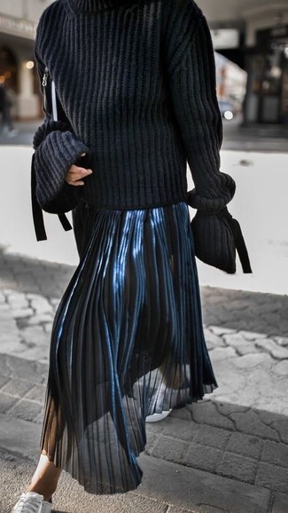 С чем носить темно-сине-белую юбку-миди