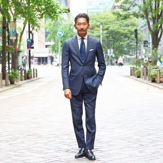 С чем носить темно-сине-белые монки