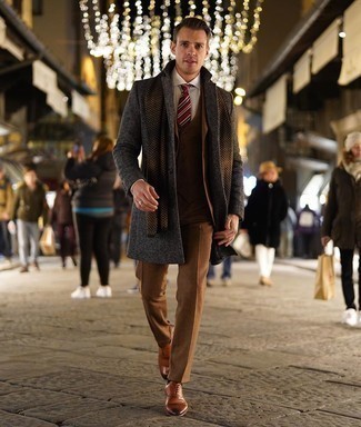 С чем носить темно-сине-белые носки в горошек мужчине