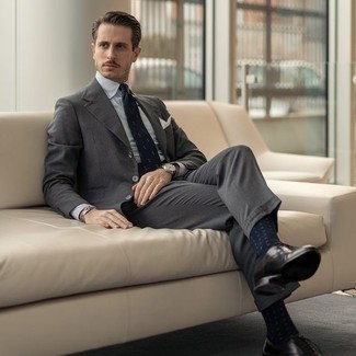 С чем носить темно-сине-белые носки в горошек мужчине