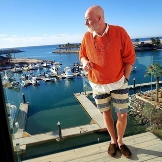 С чем носить темно-сине-белые шорты с принтом мужчине