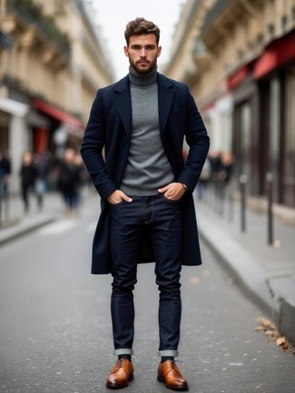 С чем носить темно-сине-белые носки мужчине