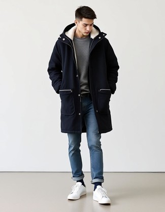 С чем носить темно-сине-белые носки мужчине