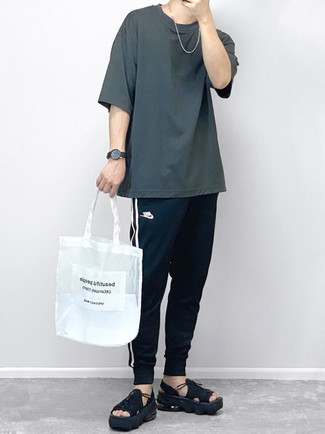 С чем носить темно-сине-белые спортивные штаны мужчине