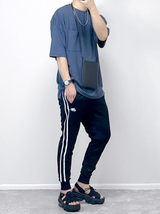 С чем носить темно-сине-белые спортивные штаны мужчине