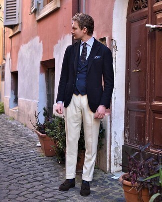 Какие пиджаки носить с темно-сине-белым жилетом