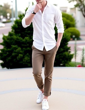 С чем носить темно-сине-белые часы мужчине