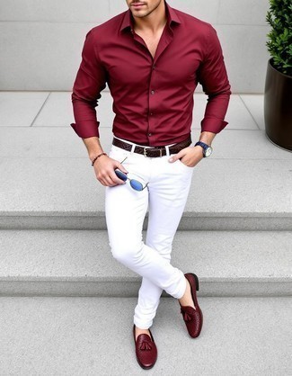 С чем носить темно-сине-белые часы мужчине