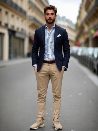 С чем носить темно-сине-белый шерстяной пиджак мужчине