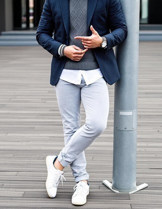 С чем носить темно-сине-белый шерстяной пиджак мужчине