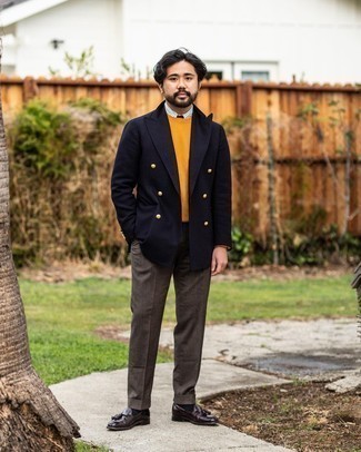 С чем носить темно-сине-белый шерстяной пиджак мужчине