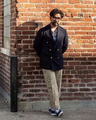 С чем носить темно-сине-белый шерстяной пиджак мужчине