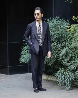 С чем носить темно-сине-белый шерстяной костюм