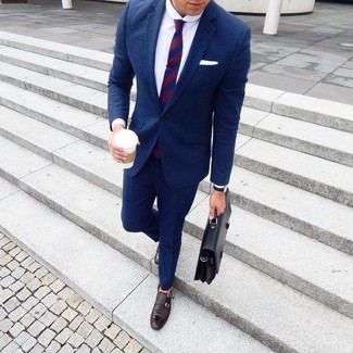 С чем носить темно-сине-белый шерстяной костюм