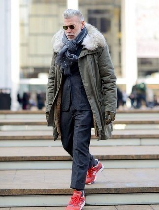 С чем носить темно-сине-белый шерстяной костюм