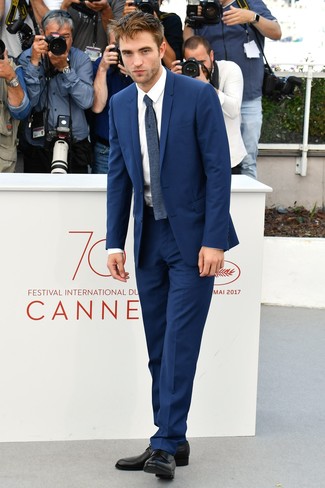 С чем носить темно-сине-белый шерстяной галстук мужчине