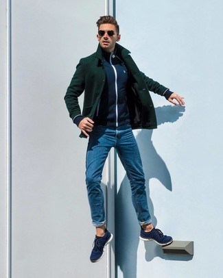 С чем носить темно-сине-белый свитер на молнии мужчине