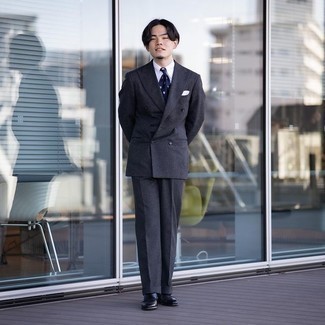 С чем носить темно-сине-желтые носки мужчине