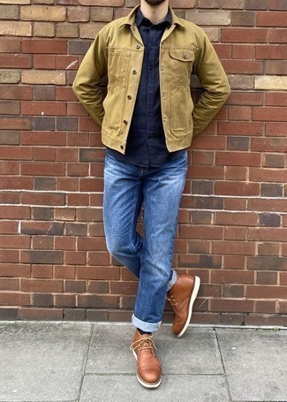 С чем носить темно-сине-желтые носки мужчине