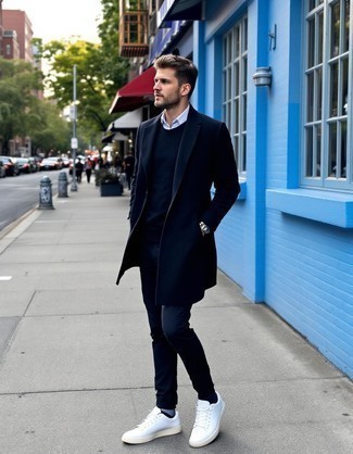 С чем носить темно-сине-желтые носки мужчине