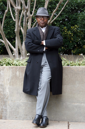 С чем носить темно-синие носки с ромбами мужчине