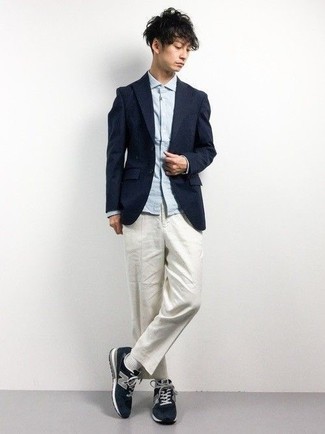 Как носить темно-синие кроссовки с синим пиджаком мужчине