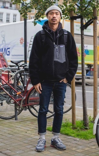 Какие бомберы носить с темно-синими кроссовками мужчине