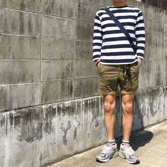 С чем носить темно-синюю сумку мужчине