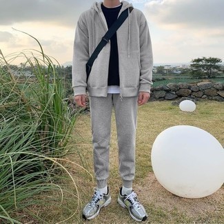 С чем носить темно-синюю сумку мужчине