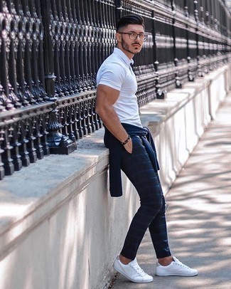 С чем носить темно-синий браслет из бисера мужчине