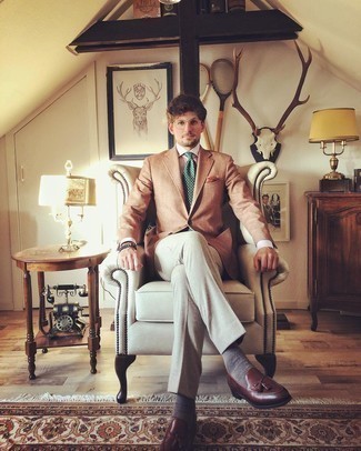 С чем носить темно-синий браслет из бисера мужчине