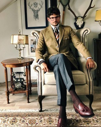 С чем носить темно-синий браслет из бисера мужчине