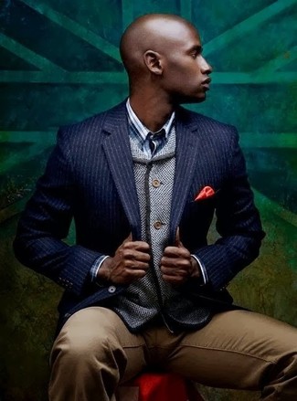 Какие кардиганы носить с темно-синим пиджаком мужчине